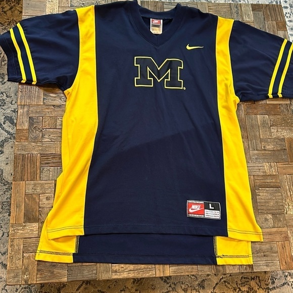 Nike University of Michigan Wolverines Vintage Basketball Jersey Size Large - Picture 1 of 6